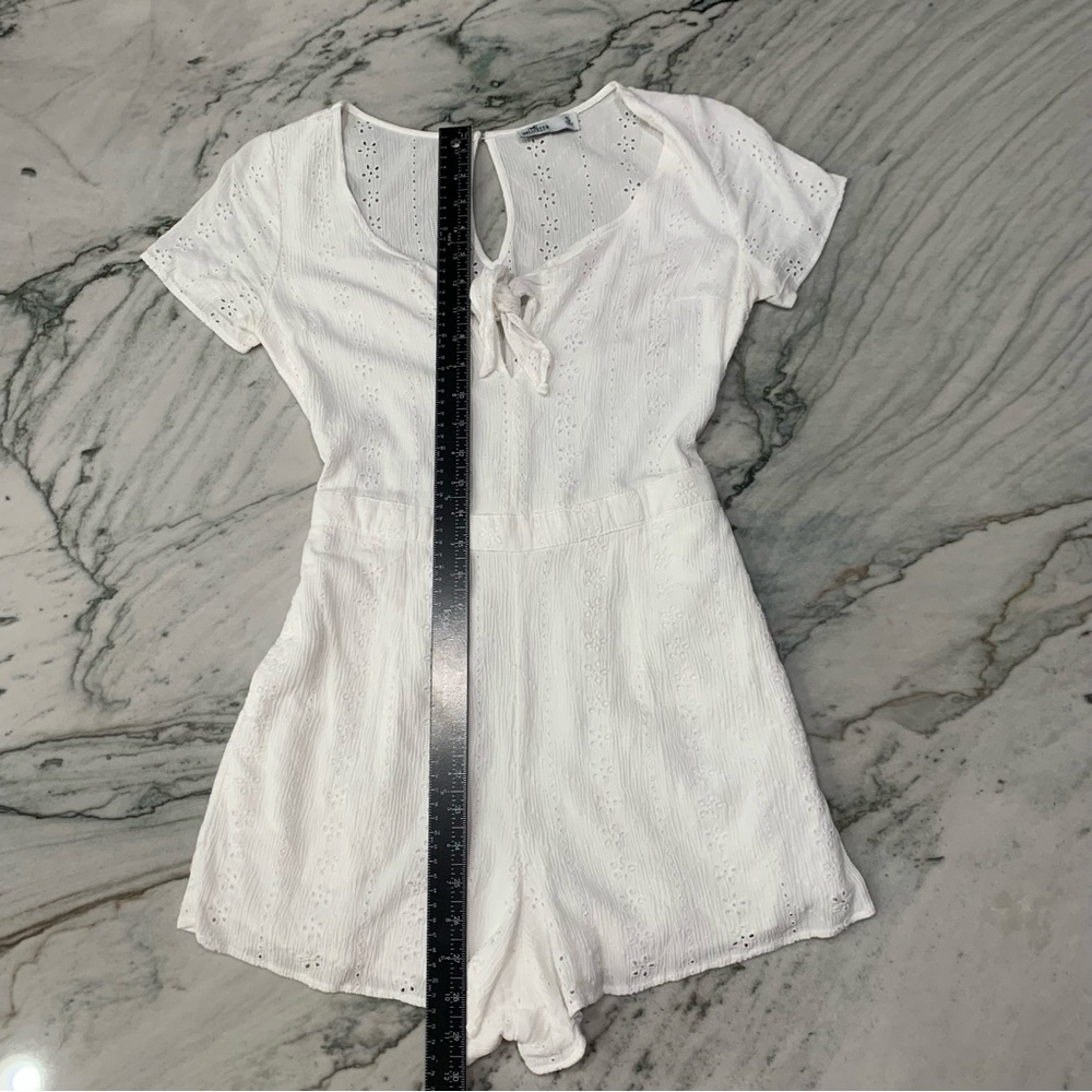 Hollister White Floral Eyelet Boho V-Neck Cutout Tie-Front Romper, Size Small - Picture 7 of 11